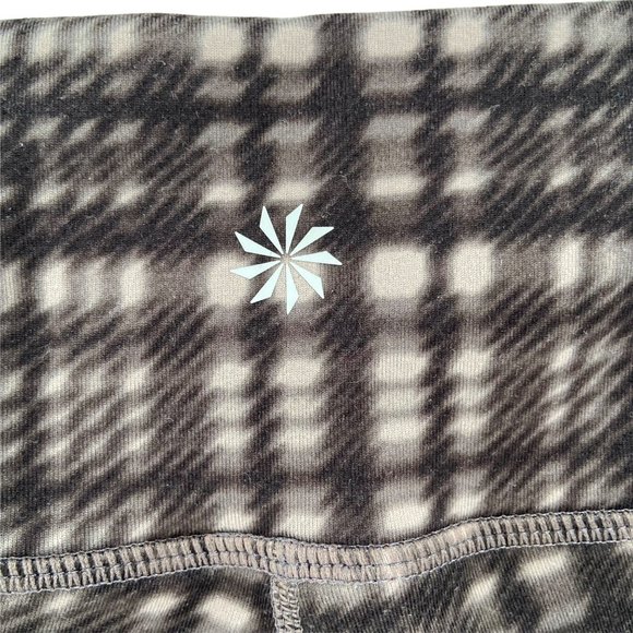 Plaid Women's Cropped Leggings - Picture 9 of 11